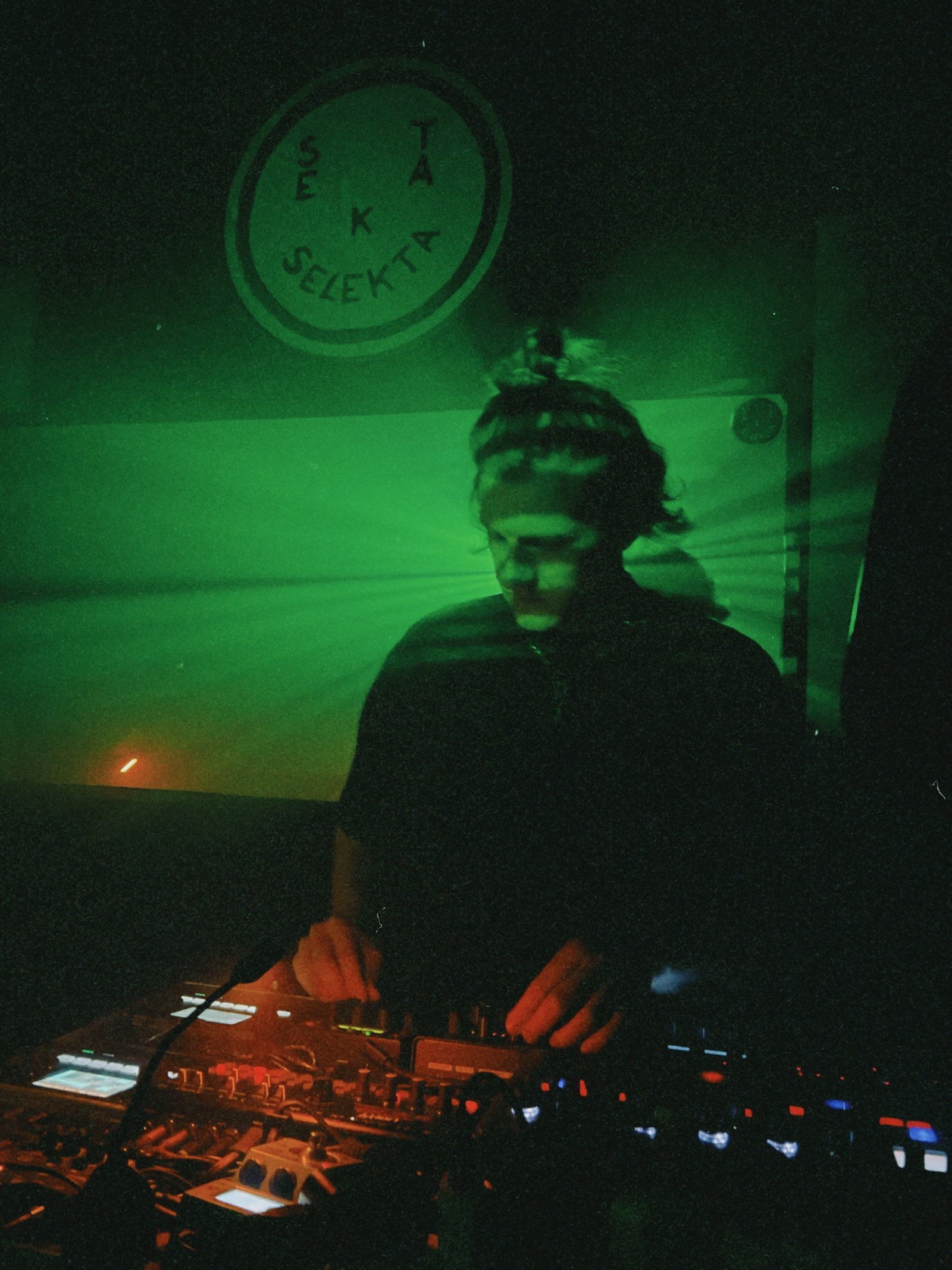 Pocket Rave in green light at Sekta Selekta