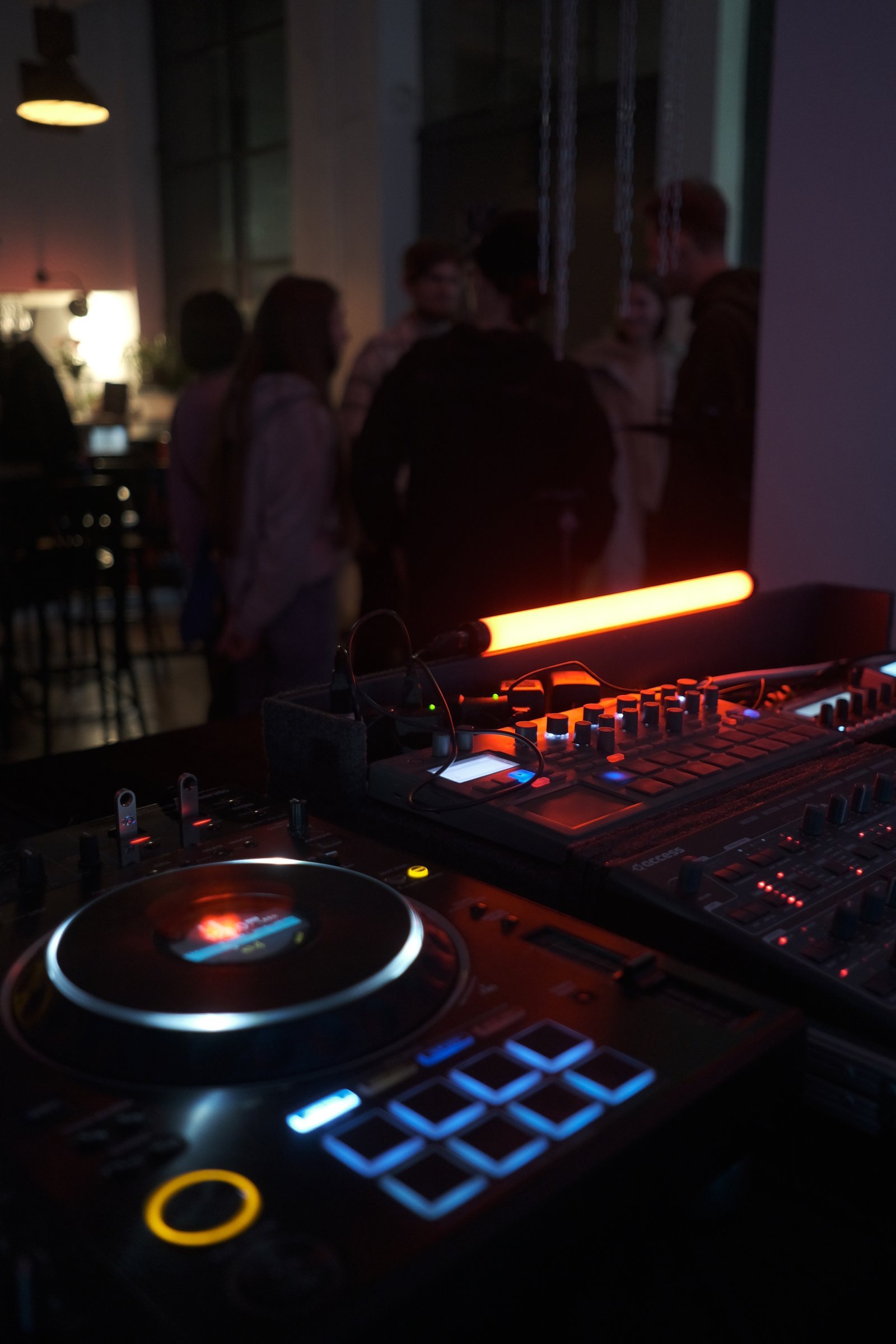 Hardware setup with turntable and drum pads at Electronic Live Sessions